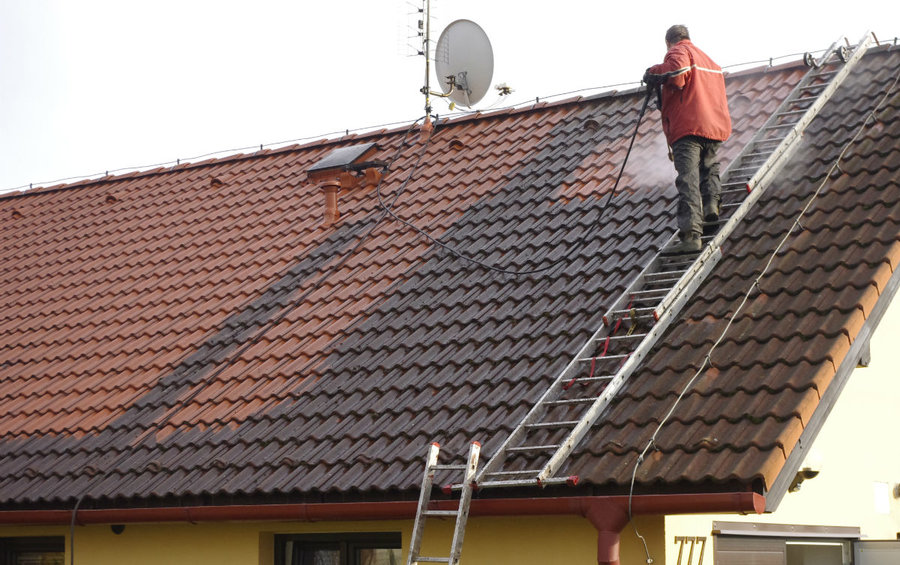 Díky čištění střechy získá váš dům zpět svůj reprezentativní vzhled