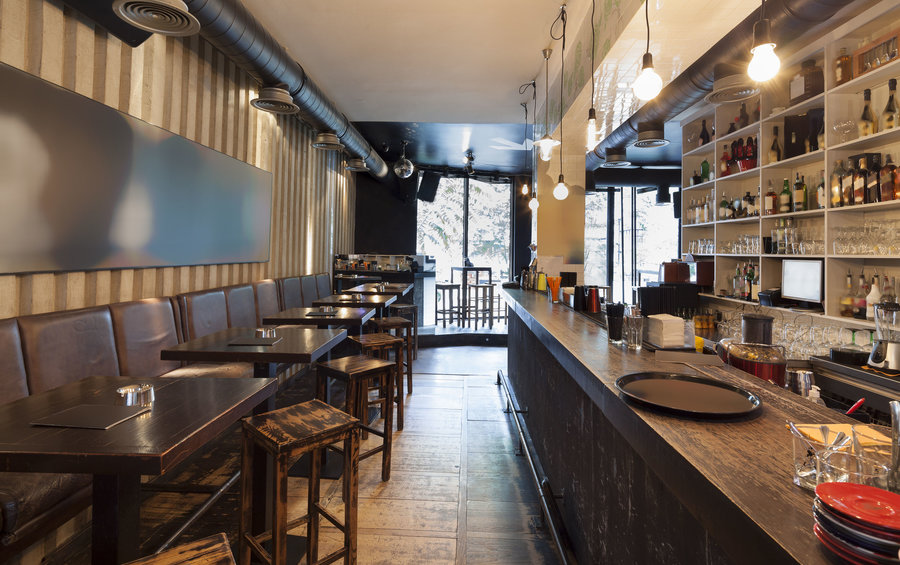 Stylově vymalovaný interiér restaurace přitáhne pozornost zákazníků