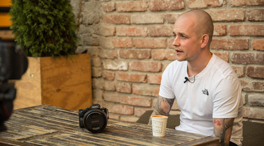 Videorozhovor: Jak bydlí na cestách fotograf Kubajsz?