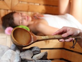 Vyzrajte na slabou imunitu pravidelným saunováním. Blahodárné teplo můžete mít i doma