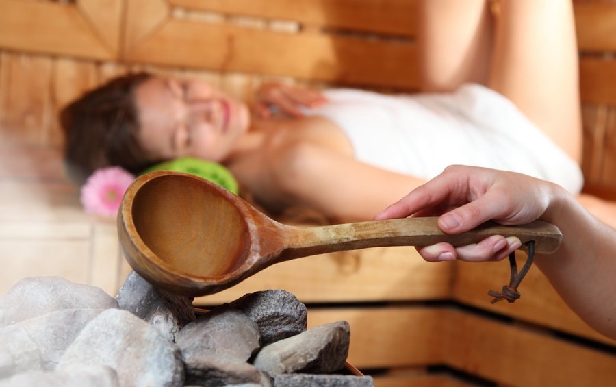 Vyzrajte na slabou imunitu pravidelným saunováním. Blahodárné teplo můžete mít i doma