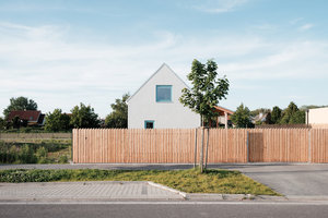 Rodinný dům od JRKVC vychází ze slovenské lidové architektury