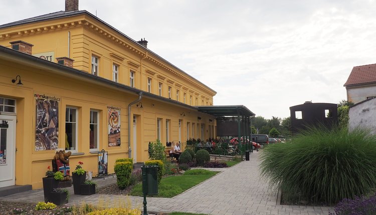 Kam za dobrou kávou i atmosférou první republiky?